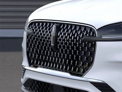 New 2026 Lincoln Aviator Premiere image 17