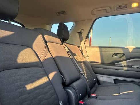 Certified 2025 Nissan Pathfinder SV FWD image 30
