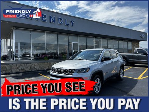 Used 2024 Jeep Compass Latitude AWD/4WD image 1