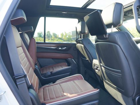 Used 2023 GMC Yukon Denali Ultimate AWD/4WD image 12