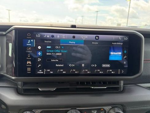 Used 2024 Jeep Wrangler Unlimited Rubicon w/ Convenience Group AWD/4WD image 16