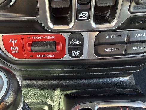 Used 2022 Jeep Gladiator Rubicon w/ LED Lighting Group image 27