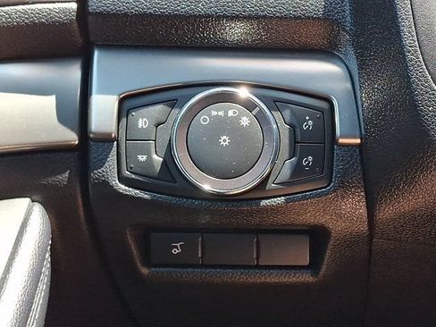 Used 2018 Ford Explorer XLT w/ Equipment Group 201A AWD/4WD image 27