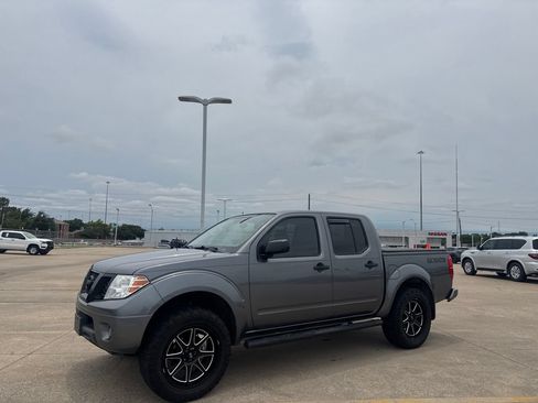Certified 2020 Nissan Frontier SV w/ Midnight Edition Floor Mats RWD image 10