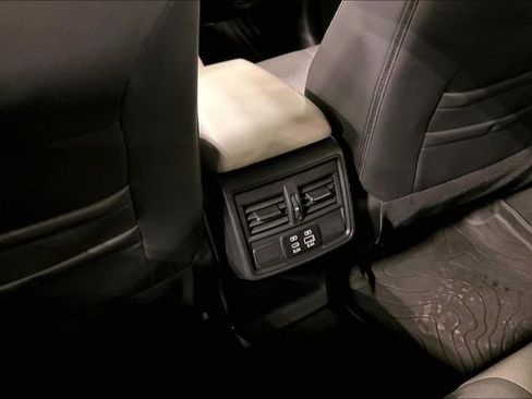 Used 2025 Subaru Forester Premium image 34