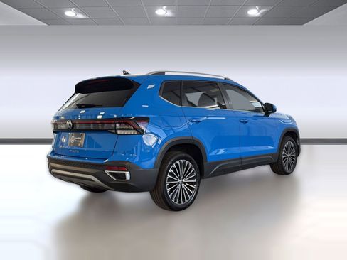 Used 2025 Volkswagen Taos SE FWD image 9