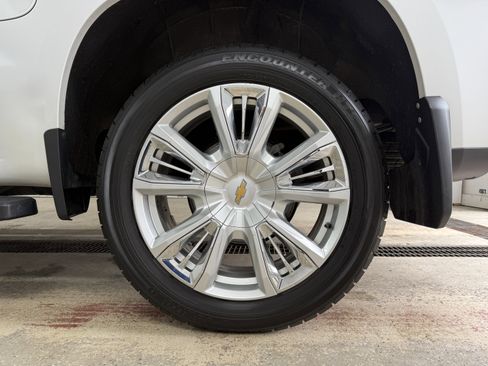 Used 2022 Chevrolet Silverado 1500 High Country w/ High Country Premium Package image 11