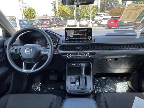 Used 2023 Honda CR-V LX image 17