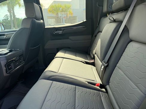 Used 2025 Chevrolet Silverado 1500 ZR2 w/ Technology Package image 9