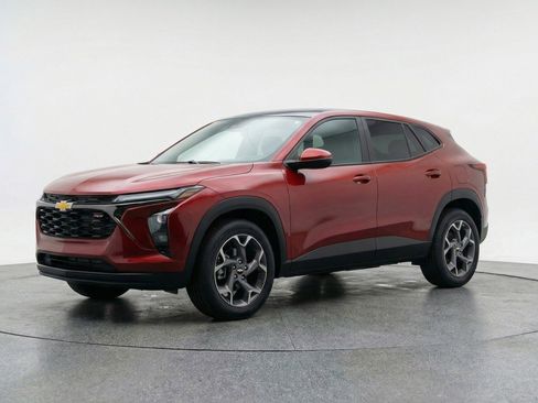 Used 2025 Chevrolet Trax LT FWD image 3