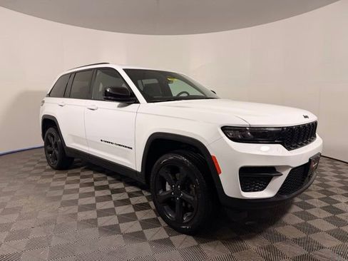 New 2025 Jeep Grand Cherokee 4WD image 1