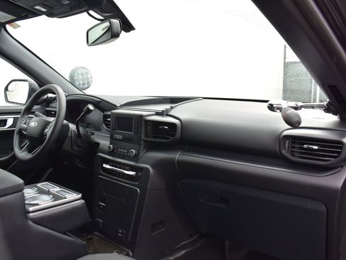 Used 2024 Ford Explorer 4WD Police Interceptor image 11