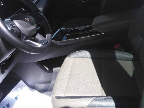 Used 2025 Chevrolet Equinox LT w/ Convenience Package II AWD/4WD image 3