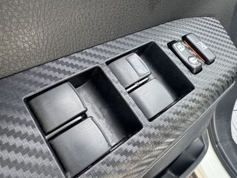 Used 2015 Toyota RAV4 LE AWD/4WD image 19