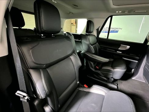 Used 2025 Ford Expedition Platinum image 22