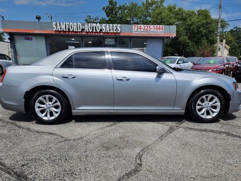 Used 2015 Chrysler 300 Limited RWD image 11
