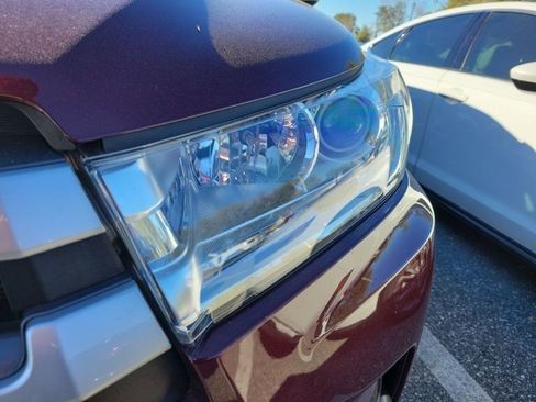 Used 2019 Toyota Highlander XLE image 10