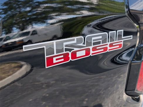 Used 2023 Chevrolet Colorado Trail Boss w/ Technology Package image 14