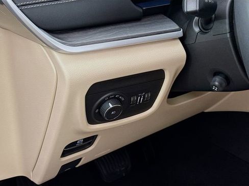 Used 2023 Jeep Grand Cherokee L Limited w/ Luxury Tech Group II image 12