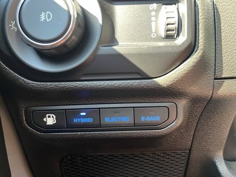 Used 2023 Jeep Wrangler Unlimited Sahara w/ Cold Weather Group image 18