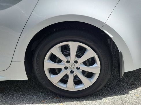 Used 2025 Toyota Corolla LE FWD image 5