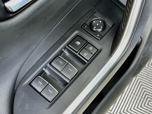 Used 2022 Toyota RAV4 XSE AWD/4WD image 18
