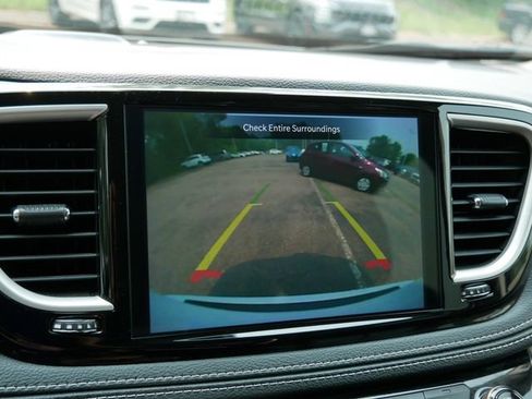 Used 2023 Chrysler Pacifica Touring-L FWD image 27