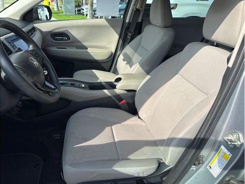 Used 2018 Honda HR-V LX image 12