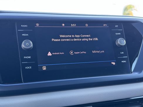 Used 2022 Volkswagen Taos SE image 25