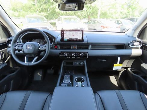 New 2025 Honda Pilot Touring image 18