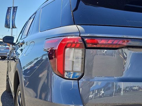 Used 2025 Ford Explorer ST-Line image 9