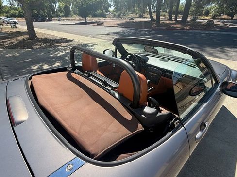 Used 2006 MAZDA MX-5 Miata Grand Touring w/ Premium Pkg RWD image 9