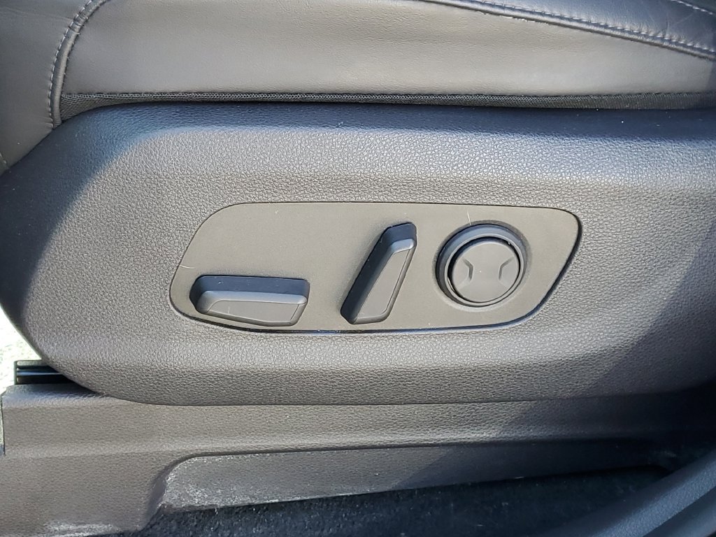 Used 2024 Kia Carnival EX FWD image 12