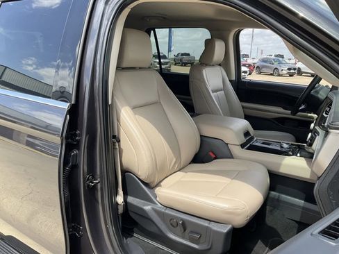 Certified 2024 Ford Expedition XLT image 18
