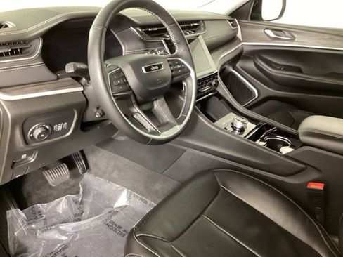 Used 2022 Jeep Grand Cherokee L Limited w/ Luxury Tech Group II AWD/4WD image 16