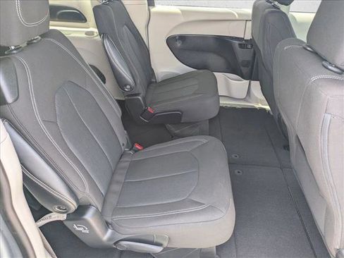 Used 2022 Chrysler Voyager LX FWD image 19