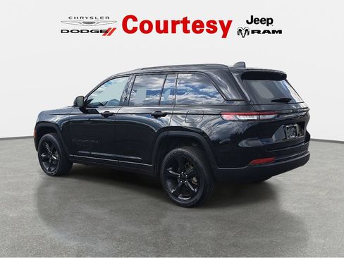Certified 2023 Jeep Grand Cherokee Altitude AWD/4WD image 6