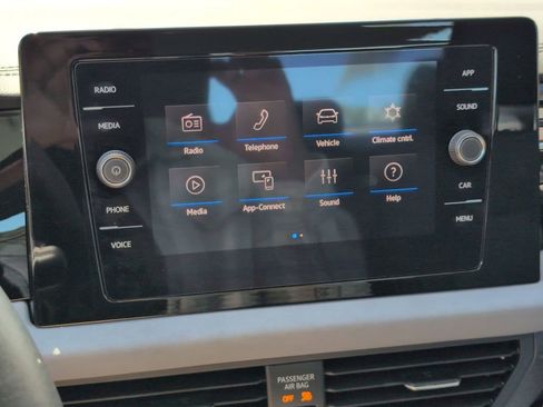 Used 2025 Volkswagen Jetta SE FWD image 21