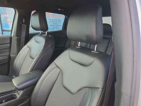 Used 2025 Jeep Compass Latitude w/ Altitude Special Edition AWD/4WD image 31