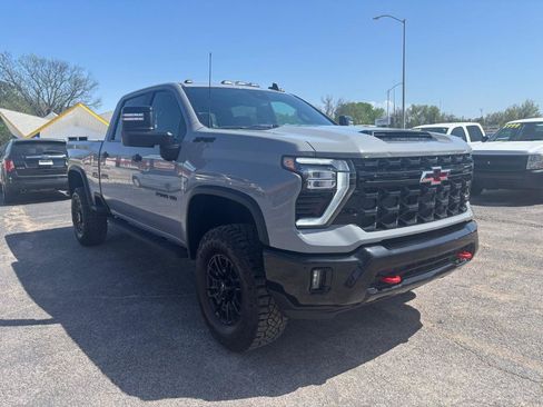 Used 2024 Chevrolet Silverado 2500 ZR2 w/ LPO, Dark Essentials Package AWD/4WD image 13