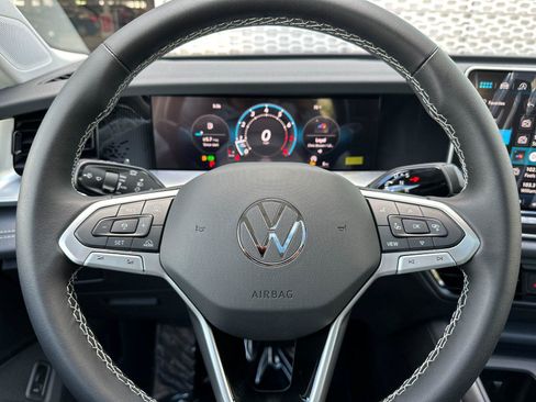 New 2026 Volkswagen Tiguan SE FWD image 21