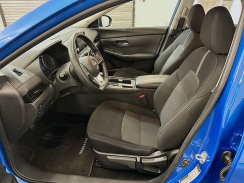 Used 2025 Nissan Sentra SV image 13