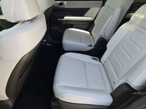 Used 2025 Hyundai Santa Fe Calligraphy FWD image 28