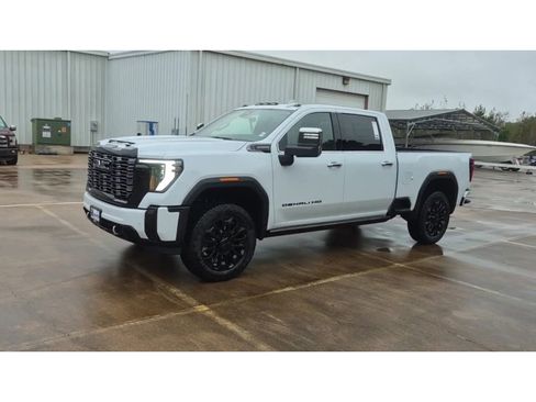 New 2026 GMC Sierra 2500 Denali Ultimate w/ LPO, Black Badging Package image 4