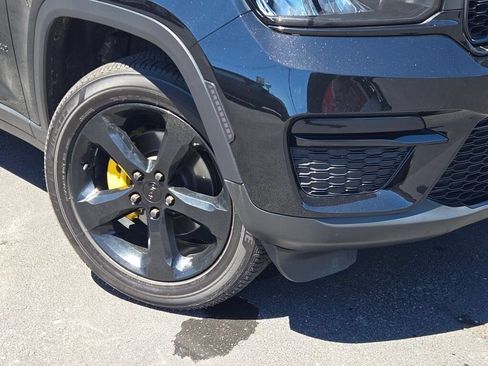 Certified 2023 Jeep Grand Cherokee Altitude AWD/4WD image 4