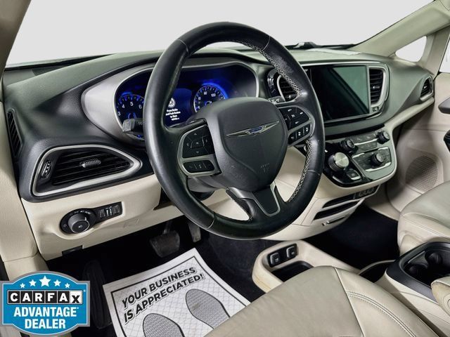 Used 2021 Chrysler Pacifica Touring-L FWD image 9
