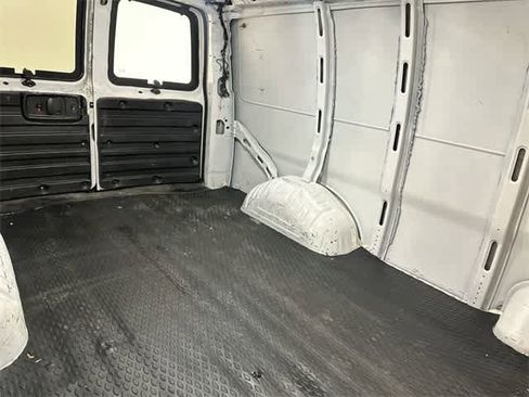 Used 2018 Chevrolet Express 2500 w/ Driver Convenience Package image 11