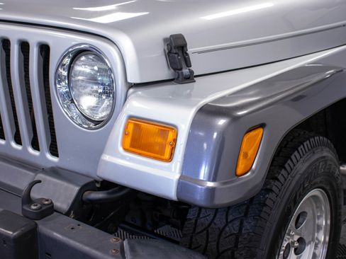 Used 2004 Jeep Wrangler X w/ Convenience Group AWD/4WD image 18