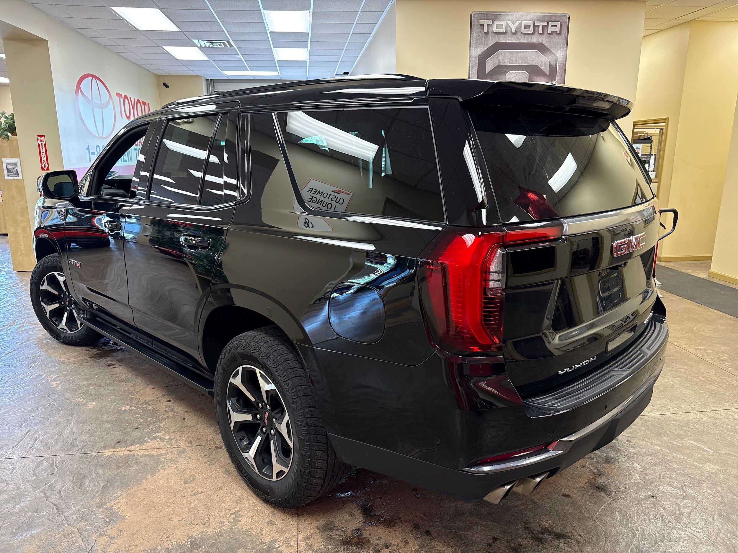 Used 2025 GMC Yukon AT4 w/ AT4 Premium Plus Package AWD/4WD image 13