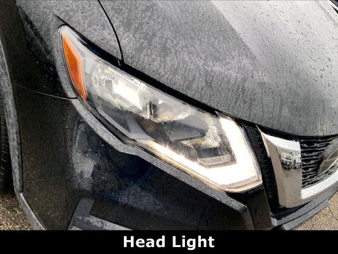 Used 2018 Nissan Rogue SV image 29